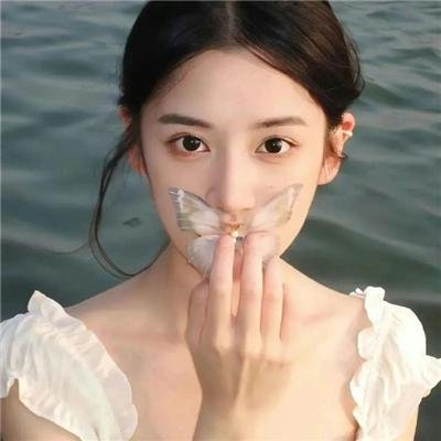 绿衣女子